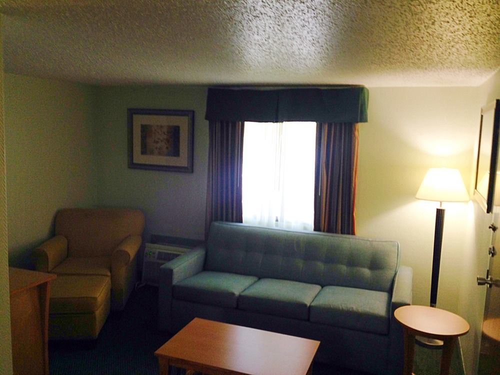 Hotel Quality & Near I-480 And I-29