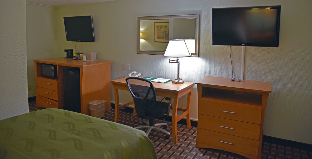 Quality & Near I-480 And I-29 Hotel Council Bluffs