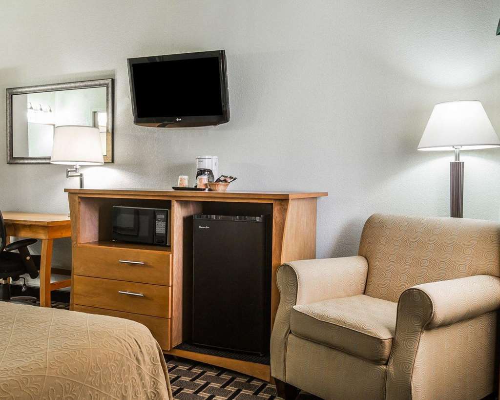 Hotel Quality & Near I-480 And I-29 Council Bluffs