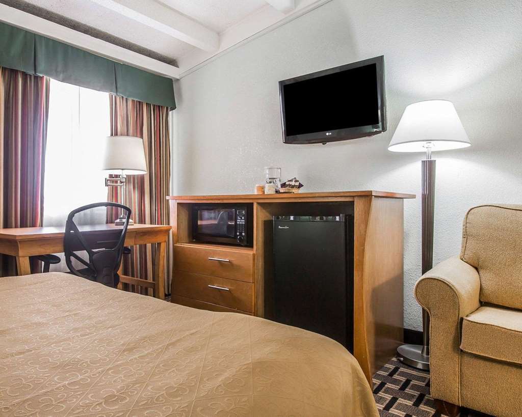 Quality & Near I-480 And I-29 Hotel